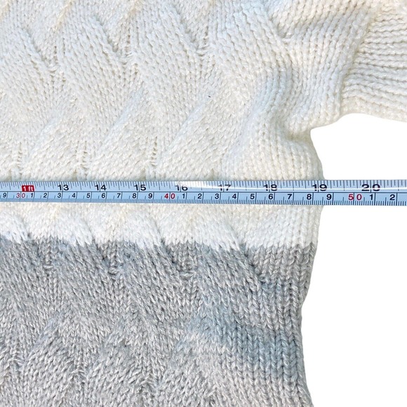 A New Day Women's‎ Small Sweater Crew Neck Gray White Pullover Ultra Soft Knit - Picture 4 of 9